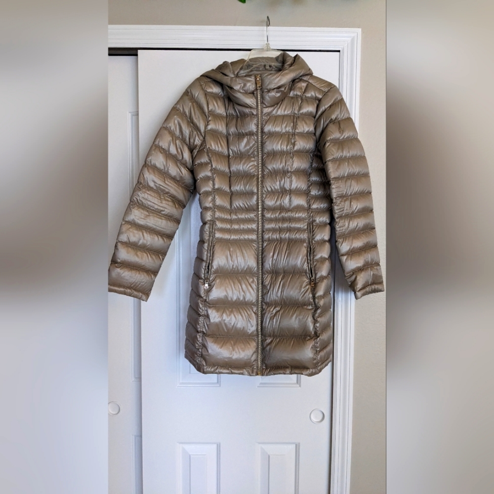Women's puffer jacket size medium Calvin Klein silver.